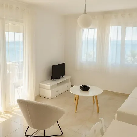White Apartament Saranda