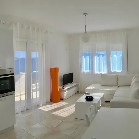 White Διαμέρισμα Σαράντα