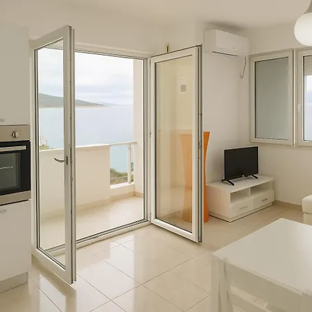 Apartment White Sarande