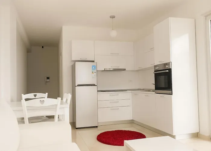 アパート White Sarandë